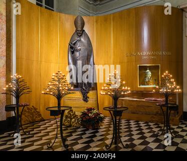 Memoriale di San Giovanni XXIII, Cattedrale, Duomo di Bergamo, la Cattedrale di Sant'Alessandro Martire, Città Vecchia, Bergamo, Lombardia, Italia Foto Stock