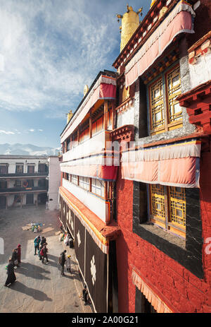 Un 2019 immagine del Tempio Ramoche a Lhasa, in Tibet. Foto Stock