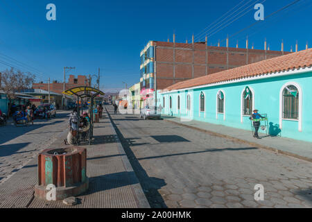 Street nella città di Uyuni, 3660m sopra il livello del mare, nel quartiere di Potosí, Bolivia, America Latina Foto Stock