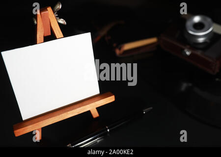 Piastra di vinile e fotocamera retrò Foto Stock