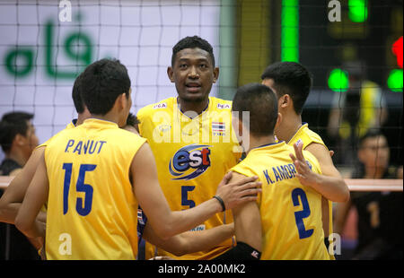 Tehran, Iran. Xviii Sep, 2019. I giocatori di Thailandia celebrare dopo rigature durante il 2019 Asian volley maschile di partita di campionato tra la Tailandia e l'Indonesia a Tehran, Iran, Sett. 18, 2019. Credito: Ahmad Halabisaz/Xinhua Foto Stock