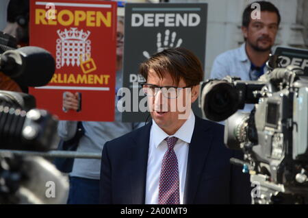 ITV reporter robert peston al di fuori della corte suprema del Regno unito Londra appello contro la proroga del parlamento settembre 2019 media e Regno Unito Foto Stock