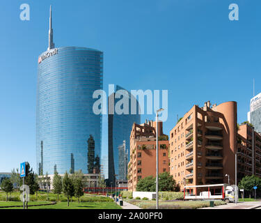 Milano, Italia - 31 Maggio 2019: UniCredit edificio di Porta Nuova e Porta Nuova, il principale quartiere degli affari di Milano Foto Stock