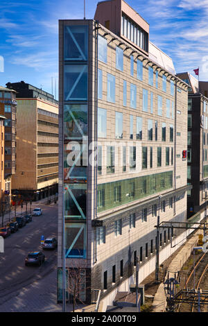 Flat Iron Building che sorge tra Torsgatan e a Stoccolma la stazione ferroviaria centrale, Norrmalm, Stoccolma, Svezia Foto Stock