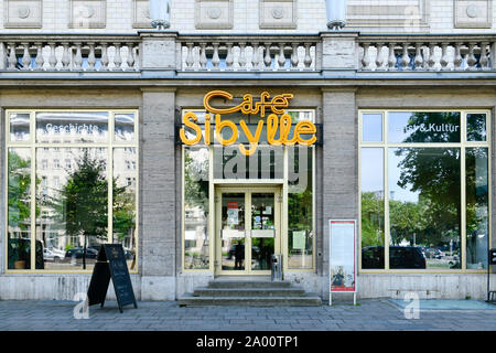 Cafe Sibylle, Karl-Marx-Allee, Friedrichshain di Berlino, Deutschland Foto Stock