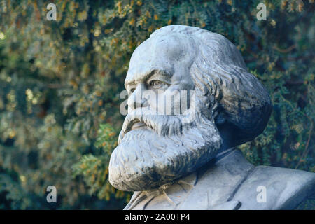 Karl-Marx-Denkmal, Strausberger Platz, Friedrichshain di Berlino, Deutschland Foto Stock