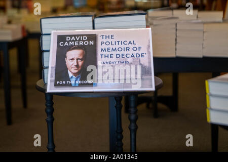 Brentwood Essex REGNO UNITO. Xix Sep, 2019. David Cameron i ricordi pubblicato oggi, display in Waterstones Brentwood Essex. Fotografia dell'autorizzazione concessa dall'azienda. Credito: Ian Davidson/Alamy Live News Foto Stock