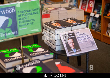 Brentwood Essex REGNO UNITO. Xix Sep, 2019. David Cameron i ricordi pubblicato oggi, display in Waterstones Brentwood Essex. Fotografia dell'autorizzazione concessa dall'azienda. Credito: Ian Davidson/Alamy Live News Foto Stock