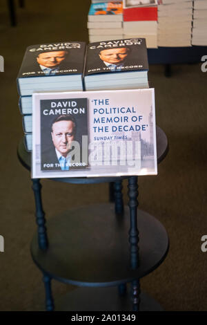 Brentwood Essex REGNO UNITO. Xix Sep, 2019. David Cameron i ricordi pubblicato oggi, display in Waterstones Brentwood Essex. Fotografia dell'autorizzazione concessa dall'azienda. Credito: Ian Davidson/Alamy Live News Foto Stock