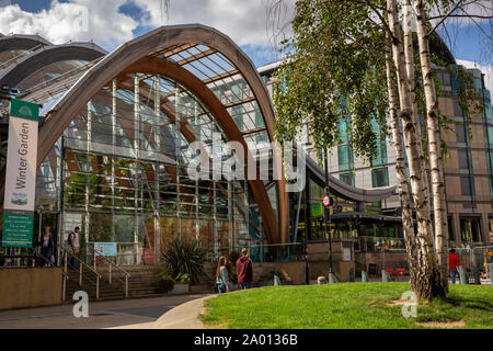 Regno Unito, nello Yorkshire, Sheffield, Surrey Street, giardino d'inverno ingresso Foto Stock