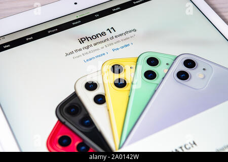 Kiev, Ucraina - 12 Settembre 2019: un close-up shot del sito web apple.com con un annuncio su Apple Inc. ha ufficialmente rilasciato il nuovo iPhone 11. Foto Stock