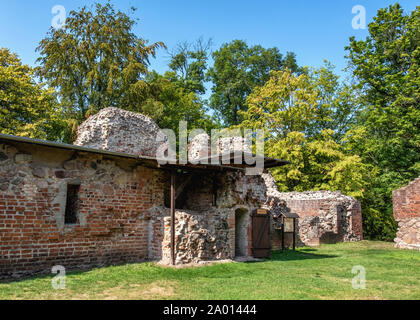 Wasserburg Gerswalde. Restaurato castello Moated rovina ora attrazione turistica, museo, centro eventi e matrimoni. Uckermark, Brandeburgo, Germania Foto Stock