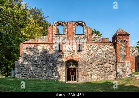 Wasserburg Gerswalde. Restaurato castello Moated rovina ora attrazione turistica, museo, centro eventi e matrimoni. Uckermark, Brandeburgo, Germania Foto Stock