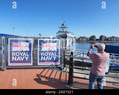 Chatham, Kent, Regno Unito. 19 Settembre, 2019. HMS Medway fu ufficialmente commissionato questa mattina nella storica città navale di Chatham con numerosi i VIP di presenze. Ella è chiamato dopo il fiume Medway e Medway città e è inusuale per una nave da guerra ad essere commissionati nella zona lei è chiamato dopo. Lei è il primo Royal Navy ship commissionato a Chatham Dockyard dal 1988. Credito: James Bell/Alamy Live News Foto Stock