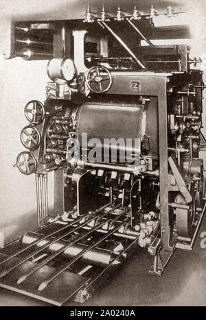 Il più recente di ingegneria e tecnologia dal 1930: giornali sono stati stampati su cinque miglia di lunghi rotoli di paperwhich richiesto un preciso e veloce macchina per tagliare e piegare le pagine stampate. Questo giornale automatico cartella tagli, pieghe e conta migliaia di copie per ogni ora. Foto Stock