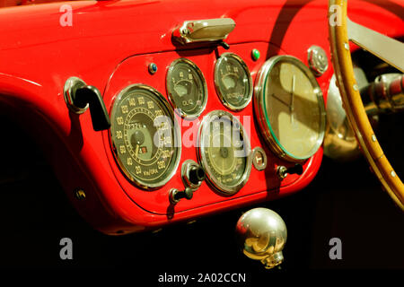 Modena / Italia - 11 Febbraio 2018: Ferrari 500TRC cruscotto in Modena Italia Foto Stock