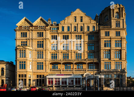 L'Empire Hotel nel centro di Bath Somerset. Costruito 1901, Il Grade ii Listed. Architetto Charles Edward Davis. Ristrutturato e trasformato in appartamenti e un ristorante. Foto Stock