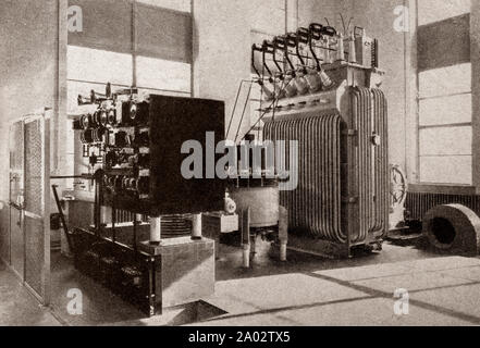 Il più recente di ingegneria e tecnologia dal 1930: un grande arco di mercurio rettificatore utilizzato per convertire la corrente alternata in corrente continua sono i primi ad alta tensione (20.000 volt) raddrizzatori ad essere costruito in Inghilterra presso la nuova BBC Droitwich stazione. Foto Stock