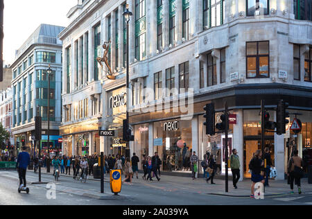 Prossimo negozio di Oxford Street, Londra, Inghilterra, Regno Unito. Foto Stock