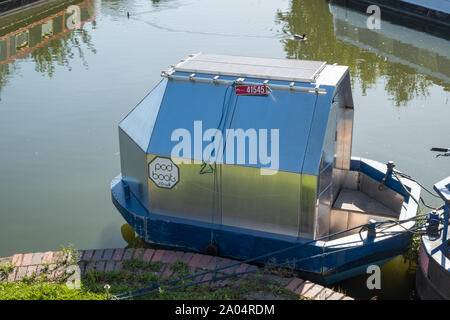 Pod barca ormeggiata sulla Dudley Canal a foro Bumble natura locale riserva in Dudley,West Midlands per la black country festival nautica Foto Stock