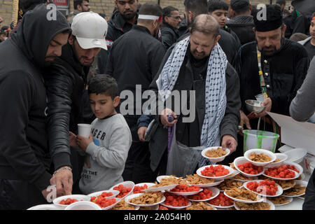 Comunità musulmana Bradford 2019 2010S UK. Giorno di Ashura parade musulmani sciiti ricorda il martirio di Hussain Husayn ibn Ali nella battaglia di Karbala HOMER SYKES Foto Stock