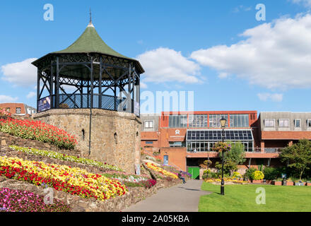 Castello di Tamworth motivi e bandstand centro città Staffordshire England Regno Unito GB UK Europa Foto Stock