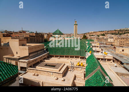 La moschea di KAIRAOUINE uno dell'Africa più grandi moschee e forse la più antica università del mondo, questo complesso è il cuore spirituale di Fez, Marocco Foto Stock