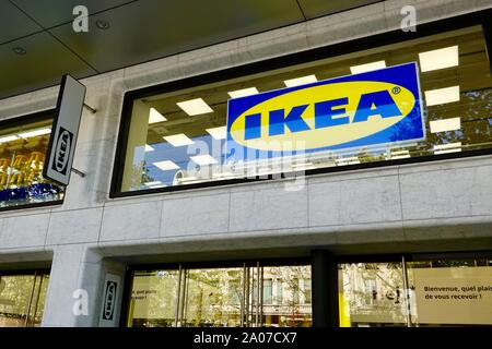 Esterno del nuovo IKEA La Madeleine store nel centro di Parigi, Francia. Foto Stock