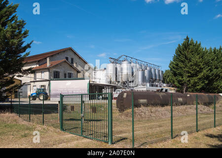 Co-operativa di impianti di produzione vinicola a Espiet del vino di Bordeaux crescente area. Foto Stock