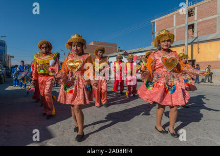 Festival annuale onorando la Vergine Urkupiña, Uyuni, distretto di Potosí, Bolivia, America Latina Foto Stock