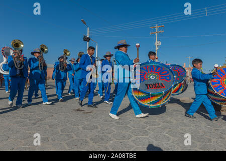 Festival annuale onorando la Vergine Urkupiña, Uyuni, distretto di Potosí, Bolivia, America Latina Foto Stock