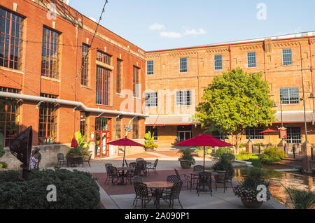 Durham/ NC/ Stati Uniti d'America - 11 agosto 2019: una vista da American Tobacco Campus Foto Stock