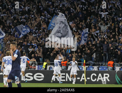 Kiev, Ucraina. Xix Sep, 2019. VITALIY BUYALSKIY di Dynamo Kyiv (C-R) celebra dopo un goal durante la UEFA Europa League - Stagione 2019/20 group stage partita di calcio, al Olimpiyskiy stadium di Kiev, in Ucraina, il 19 settembre 2019. Credito: Serg Glovny/ZUMA filo/Alamy Live News Foto Stock