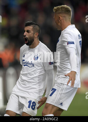 Settembre 19, 2019, Copenaghen, Danimarca: Michael Santos, FC Copenhagen sta celebrando la sua partita goal vincente a 1-0 con il compagno di squadra Viktor Fischer, FC Copenhagen durante il Europaleague partita di calcio tra FC Copenhagen e FC Lugano in Telia Parken, Copenhagen, Danimarca. (Credito Immagine: © Lars Moeller/ZUMA filo) Foto Stock