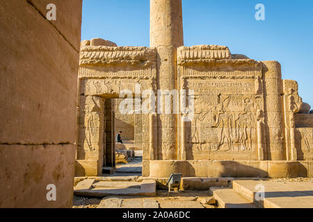 Le pareti interne del Tempio di Edfu. L'Egitto. Africa Foto Stock