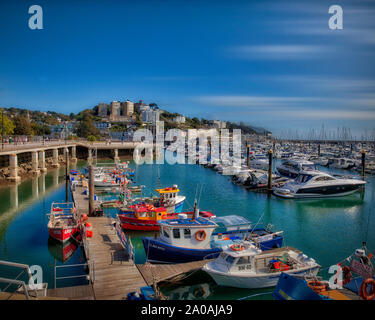 GB - DEVON: trafficato porto esterno a Torquay sulla Riviera Inglese (HDR-immagine) Foto Stock