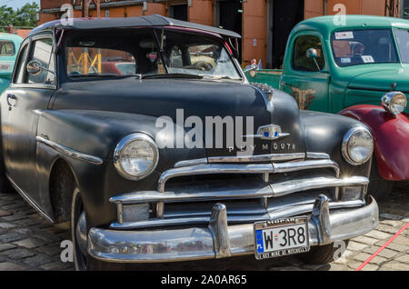 WROCLAW, Polonia - 11 agosto 2019: USA auto show: 1948 Plymouth Offerte De Luxe Club Coupe nero opaco rinnovato. Foto Stock