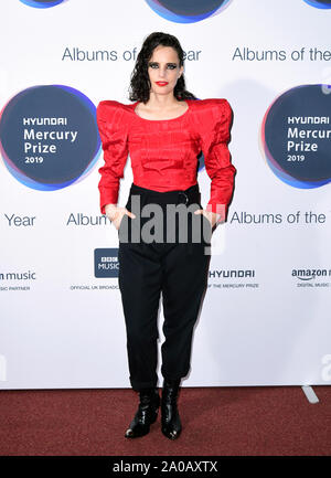 Anna Calvi durante la Hyundai Premio Mercurio 2019, tenutosi presso la Eventim Apollo, Londra. Foto Stock