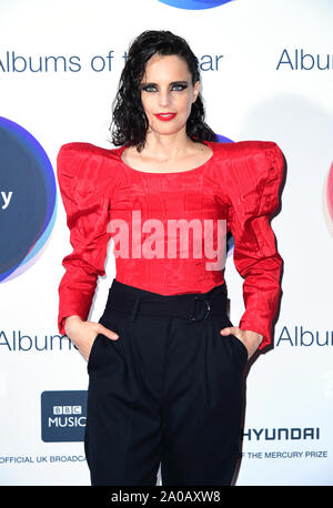 Anna Calvi durante la Hyundai Premio Mercurio 2019, tenutosi presso la Eventim Apollo, Londra. Foto Stock