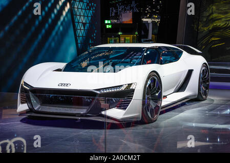 Francoforte, Germania - Settembre 2019: Bianco elettrico AUDI PB18 E-TRON coupé concept car, IAA International Motor Show Auto fieristico. Foto Stock