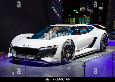 Francoforte, Germania - Settembre 2019: Bianco elettrico AUDI PB18 E-TRON coupé concept car, IAA International Motor Show Auto fieristico. Foto Stock