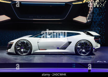 Francoforte, Germania - Settembre 2019: Bianco elettrico AUDI PB18 E-TRON coupé concept car, IAA International Motor Show Auto fieristico. Foto Stock