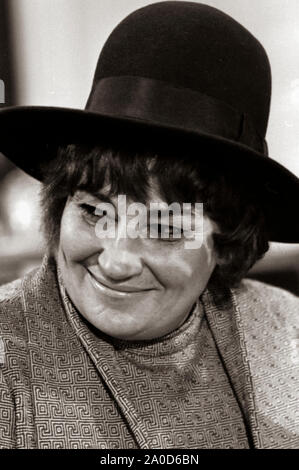 Noi congressista Bella Abzug in occasione di una conferenza stampa a 1972 per la Conferenza Nazionale dei Giovani Foto Stock