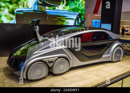 Francoforte, Germania - Settembre 2019: argento CITYBOT EDAG elettrico robot autonomo auto, IAA International Motor Show Auto fieristico. Foto Stock