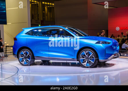 Francoforte, Germania - Settembre 2019: blu Great Wall Motors WEY-S Concept SUV elettrico auto, IAA International Motor Show Auto fieristico. Foto Stock