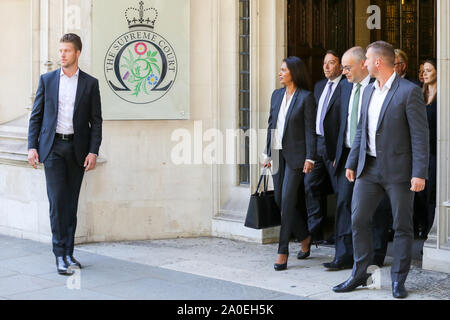 Londra, Regno Unito. Xix Sep, 2019. Gina Miller lasciando il Regno Unito alla Corte Suprema a Londra il giorno finale della tre-giorni di appello oltre la rivendicazione che il Primo ministro britannico, Boris Johnson ha agito illegalmente nel consigliare la regina a prorogue il parlamento per cinque settimane al fine di evitare che i deputati provenienti da discutere la crisi Brexit. Credito: SOPA Immagini limitata/Alamy Live News Foto Stock