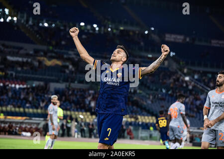 Roma, Italia. Xix Sep, 2019. Lorenzo pellegrini di Roma celebra dopo un goal durante UEFA Europa League match tra Roma e Istanbul Basaksehir all Olimpico.(punteggio finale: AS Roma 4:0 Istanbul Basaksehir) Credito: SOPA Immagini limitata/Alamy Live News Foto Stock