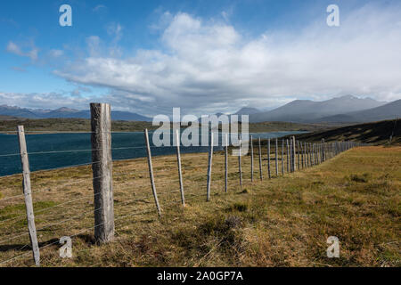 Il cablaggio sulla costa del Canale di Beagle in Sud Patagonia Argentina Foto Stock