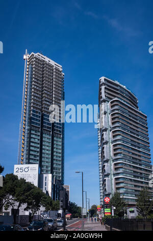 Alto edificio residenziale torri su City Road, London, England, Regno Unito Foto Stock