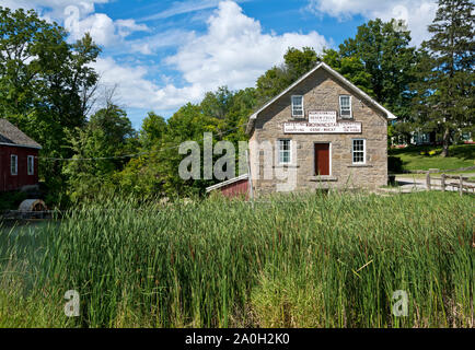 Storico mulino di Morningstar da Decew cade in San Catharines, Ontario, Canada. Foto Stock